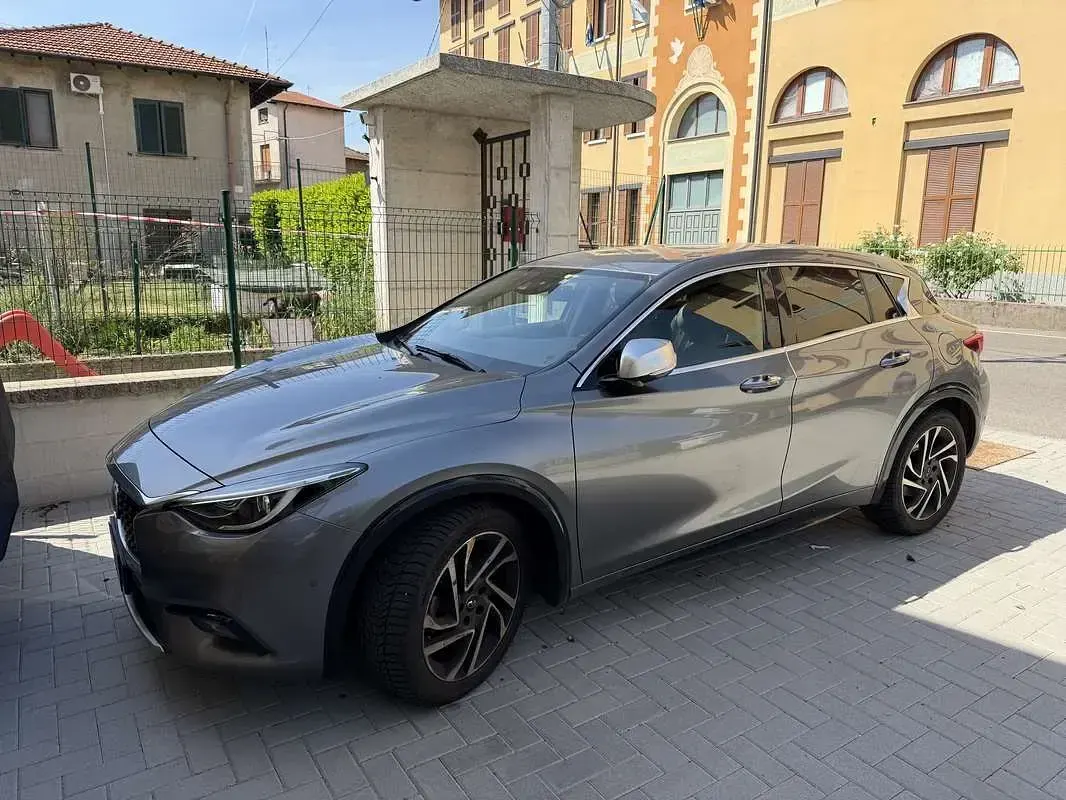 Usata Infiniti Q30 Premium 109 CV (80 kW) 2016 Berlina