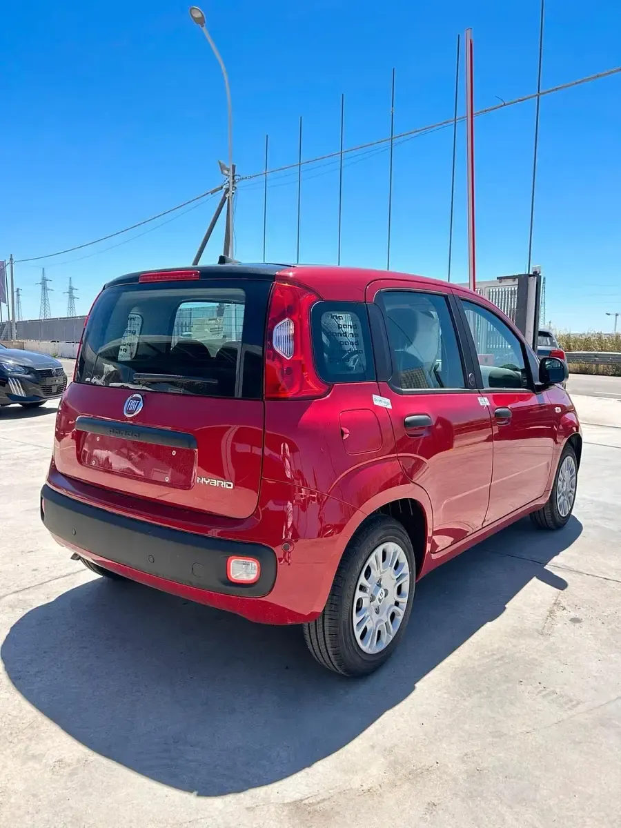 Nuova Fiat Panda Icon 65 CV (47 kW) 2026 Rosso Utilitaria