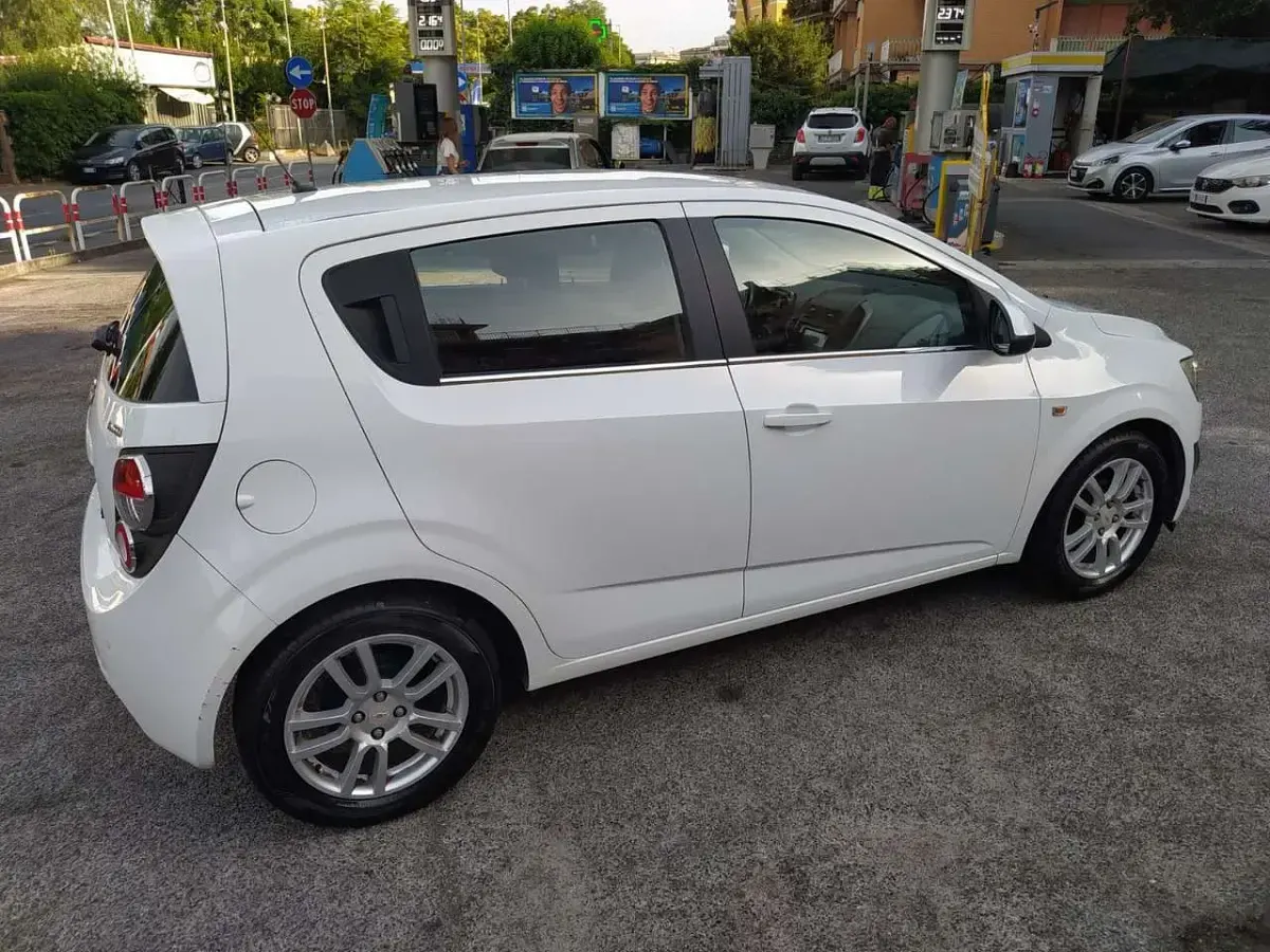 Usata Chevrolet Aveo LT 86 CV (63 kW) 2012 Bianco Berlina