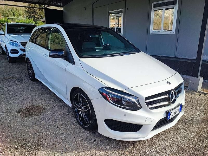 Usata Mercedes B200 Premium 136 CV (100 kW) 2017 Bianco Monovolume