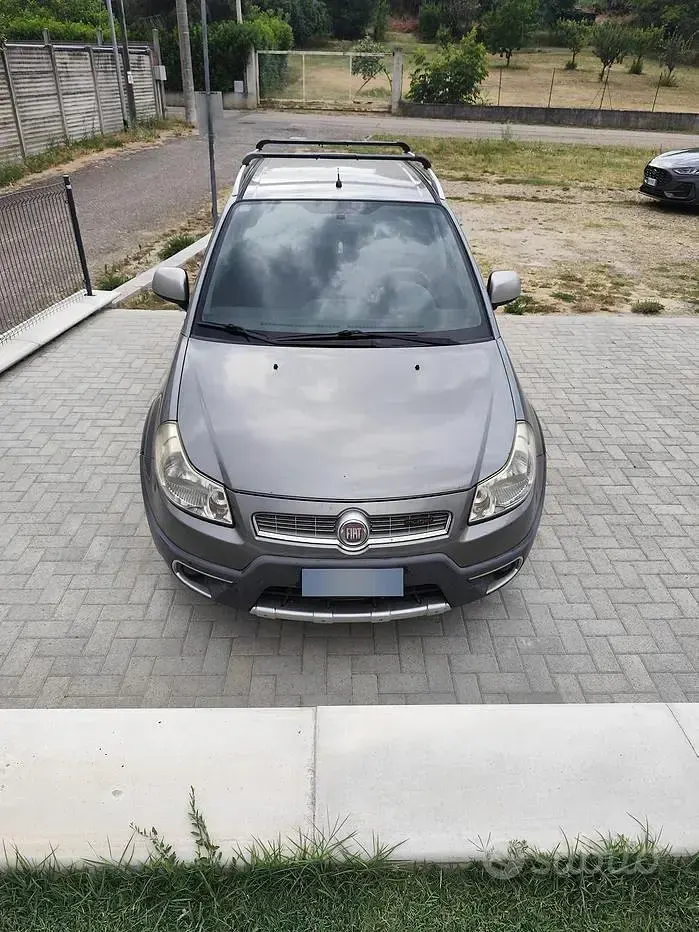 Usata Fiat Sedici 135 CV (99 kW) 2012 Grigio SUV