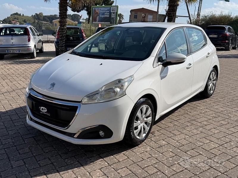 Usata Peugeot 208 Allure 75 CV (55 kW) 2016 Bianco Utilitaria