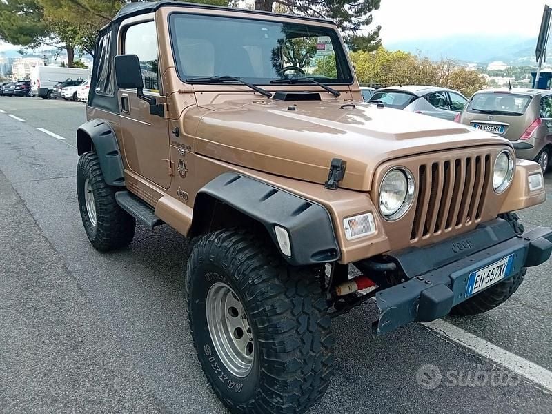 Usado Jeep Wrangler 241 HP (177 kW) 2001 Dourado SUV