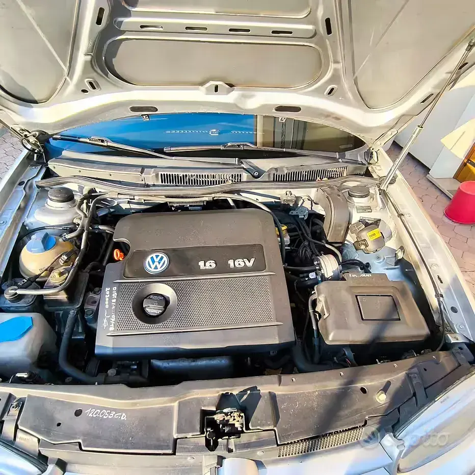 Usata VW Golf IV Comfortline 105 CV (77 kW) 2002 Grigio Utilitaria