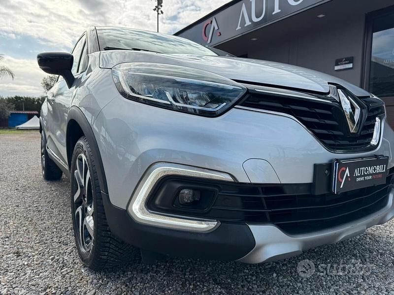 Usata Renault Captur 110 CV (80 kW) 2017 Grigio SUV