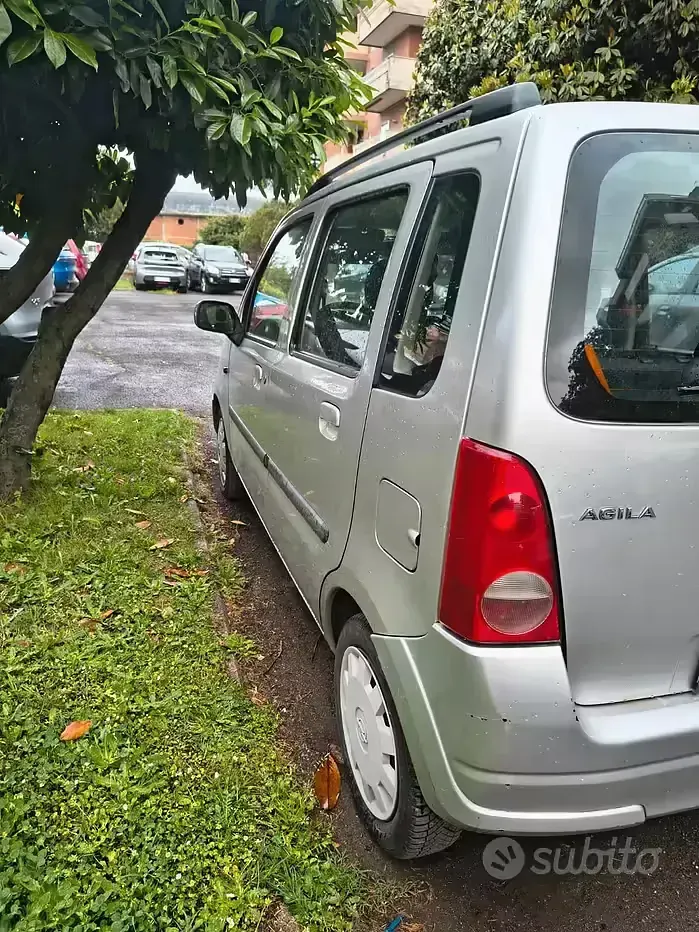 Usata Opel Agila 75 CV (55 kW) 2004 Grigio Monovolume