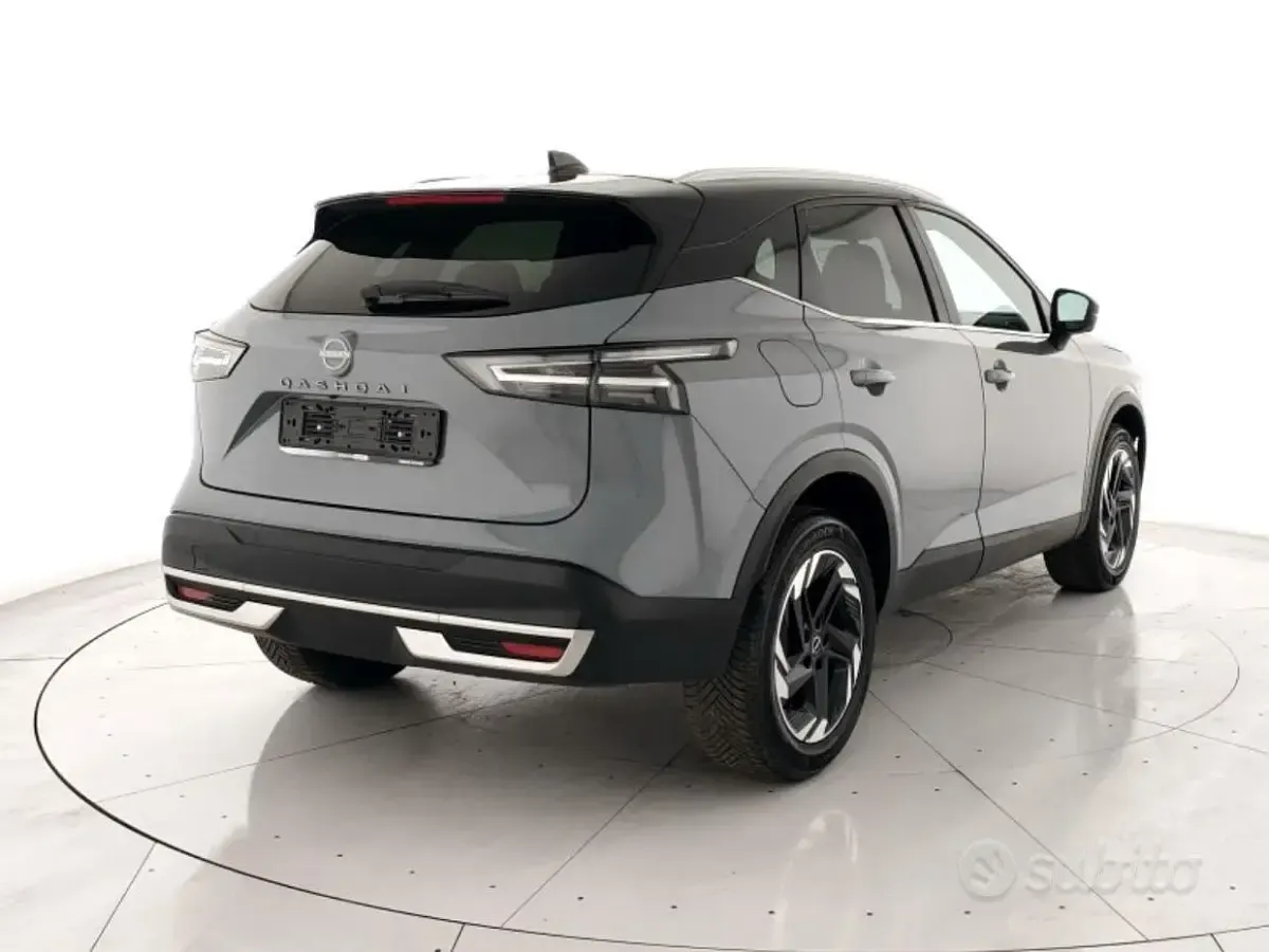 Usata Nissan Qashqai N-Connecta 158 CV (116 kW) 2025 Grigio crema / t. nero SUV