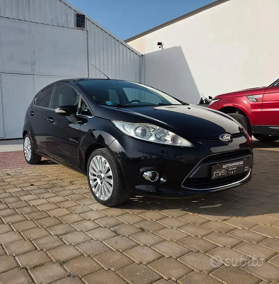 Usata Ford Fiesta 82 CV (60 kW) 2009 Nero Utilitaria