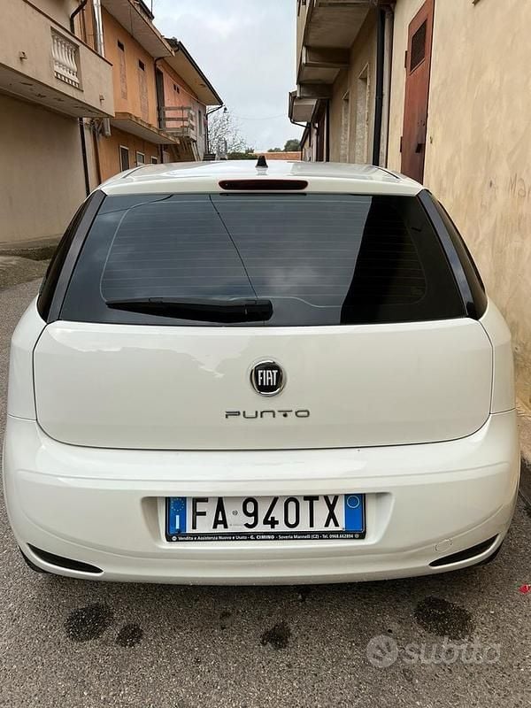 Usata Fiat Punto 75 CV (55 kW) 2015 Bianco Utilitaria
