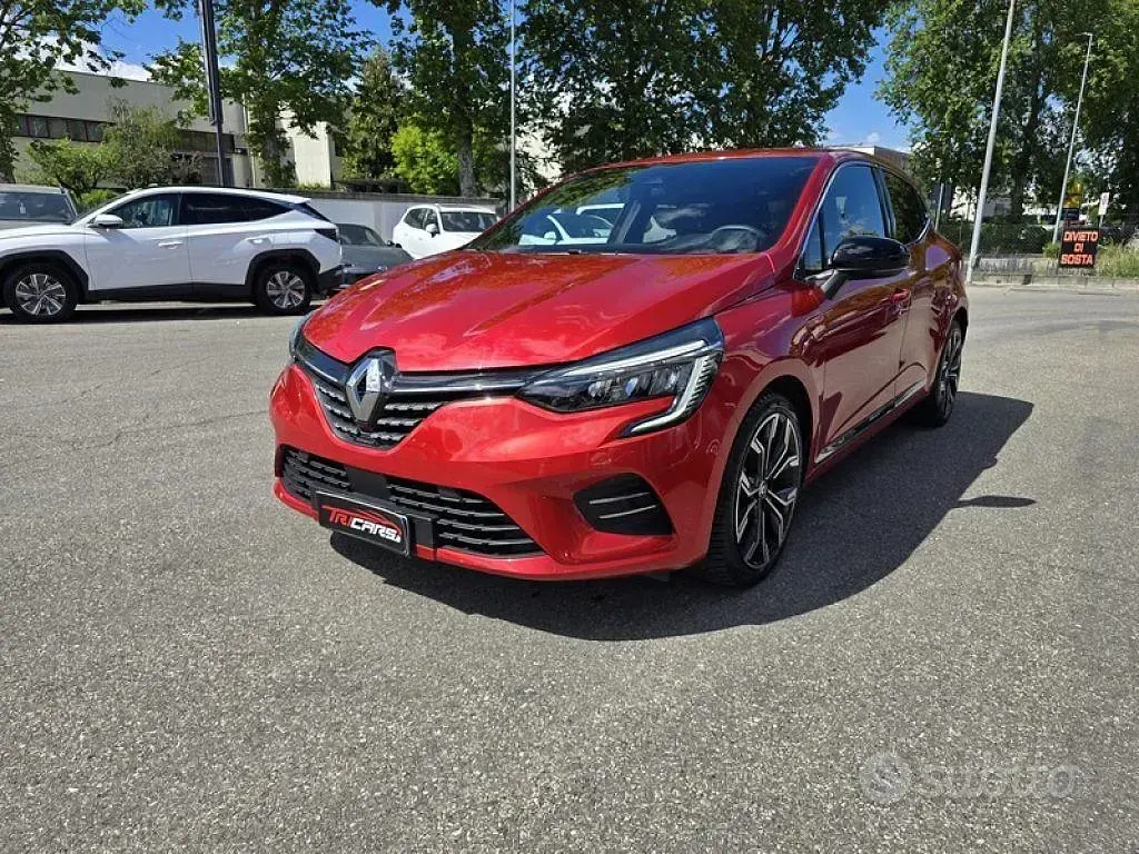 Begagnad Renault Clio V Techno 101 HK (74 kW) 2023 Röd Sedan