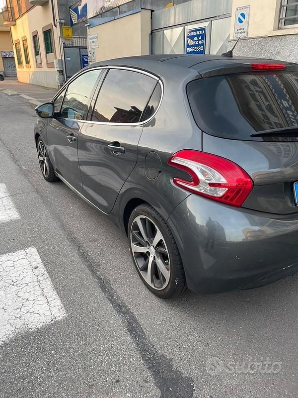 Usata Peugeot 208 Active 92 CV (67 kW) 2013 Grigio Utilitaria