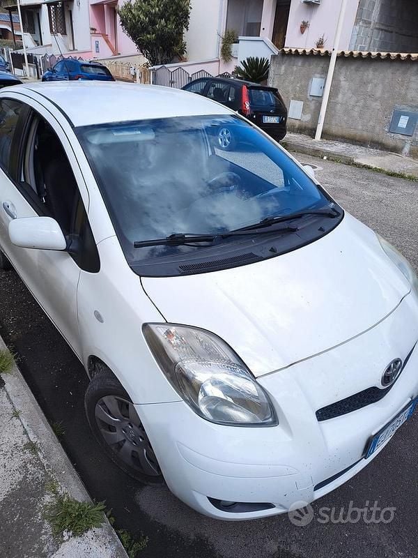 Usata Toyota Yaris 69 CV (50 kW) 2015 Utilitaria