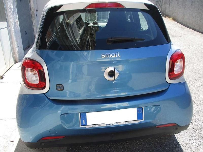 Usata Smart ForFour Electric Drive Passion 60 kW (82 CV) 2020 Blu/azzurro Utilitaria