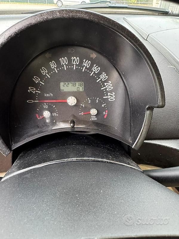 Usata VW New Beetle 2004 Nero Utilitaria