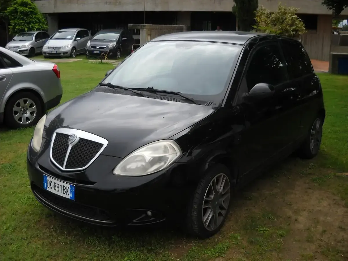 Usata Lancia Ypsilon 105 CV (77 kW) 2007 Nero Utilitaria