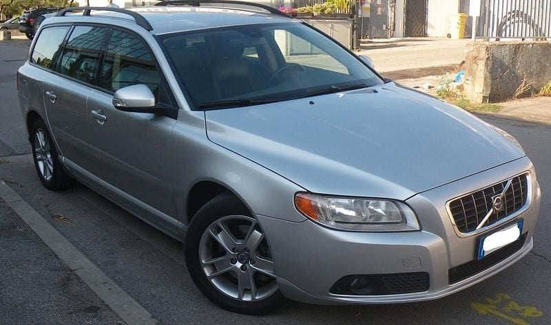 Usata Volvo V70 Momentum 163 CV (119 kW) 2008 Argento Station wagon