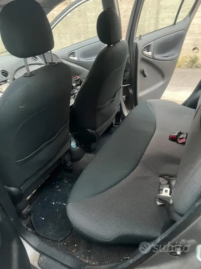 Usata Toyota Yaris 75 CV (55 kW) 2004 Berlina