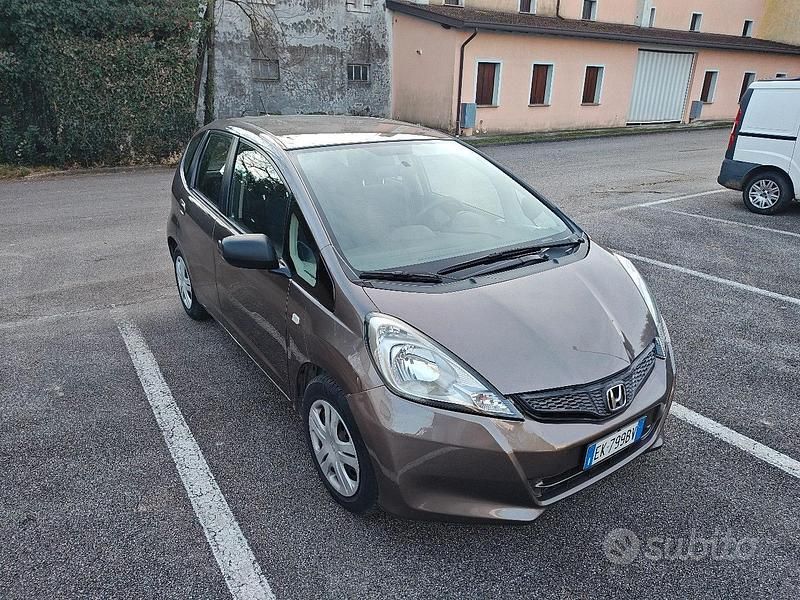 Usata Honda Jazz 90 CV (66 kW) 2011 Grigio Utilitaria