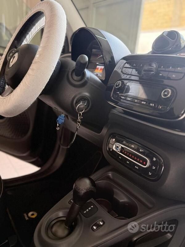 Usata Smart ForTwo Electric Drive 35 kW (48 CV) 2020 Nero Cabrio