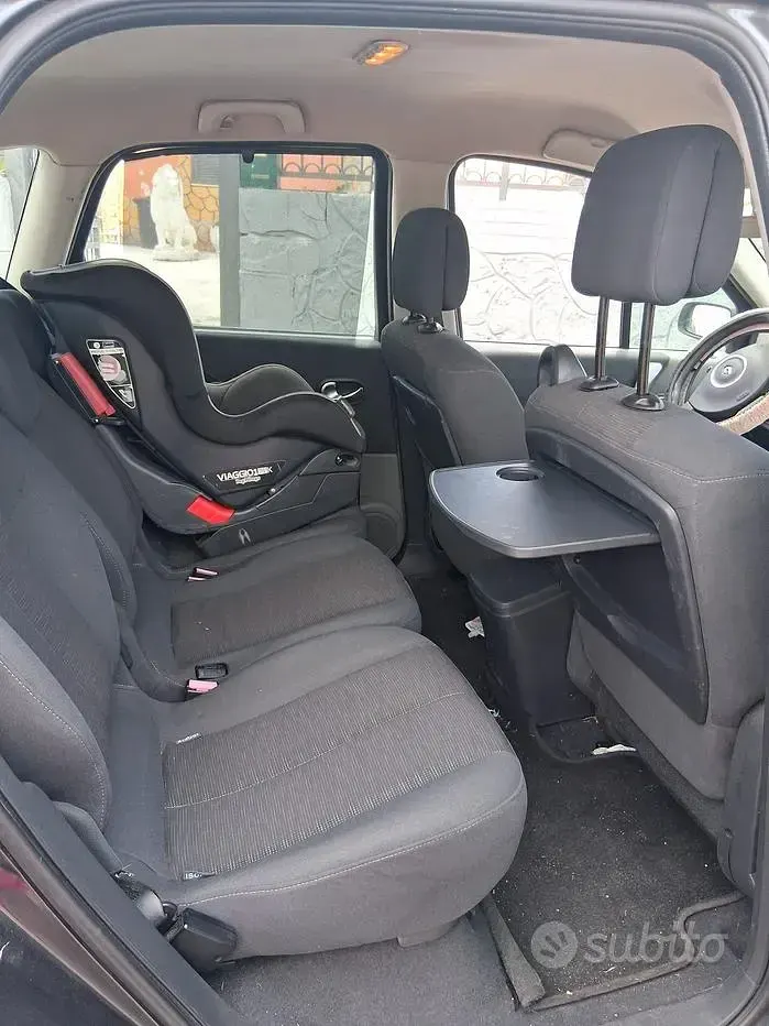 Usata Renault Scénic II 130 CV (95 kW) 2007 Nero Monovolume