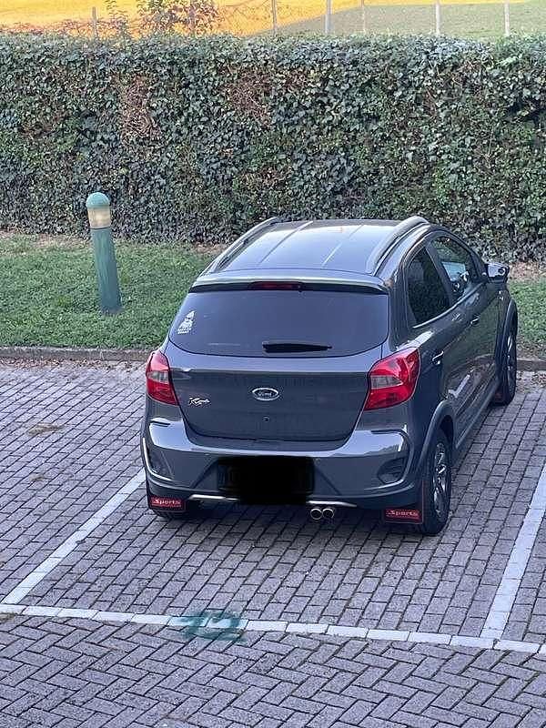 Begagnad Ford Ka Plus Active 86 HK (63 kW) 2019 Brun Halvkombi