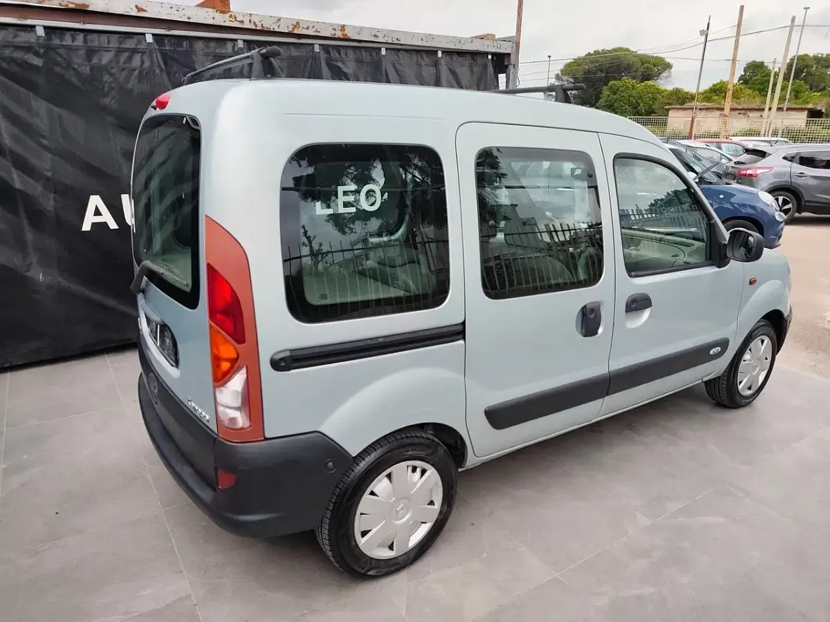 Usata Renault Kangoo 75 CV (55 kW) 2002 Argento Monovolume