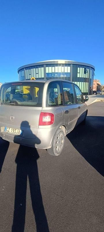 Usata Fiat Multipla Dynamic 103 CV (75 kW) 2005 Grigio Monovolume