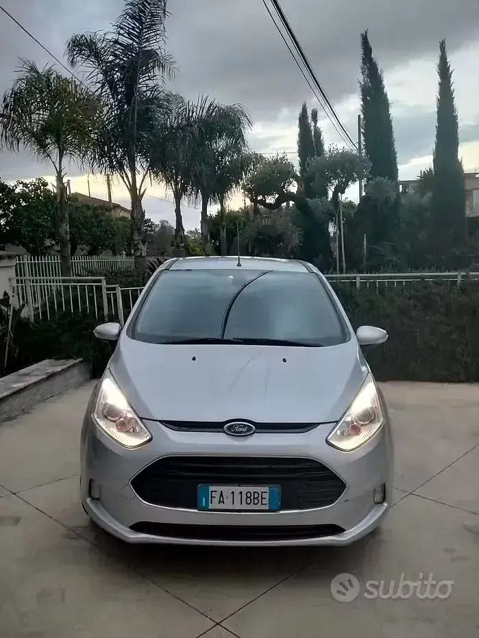 Usata Ford B-MAX Titanium 75 CV (55 kW) 2015 Grigio Monovolume
