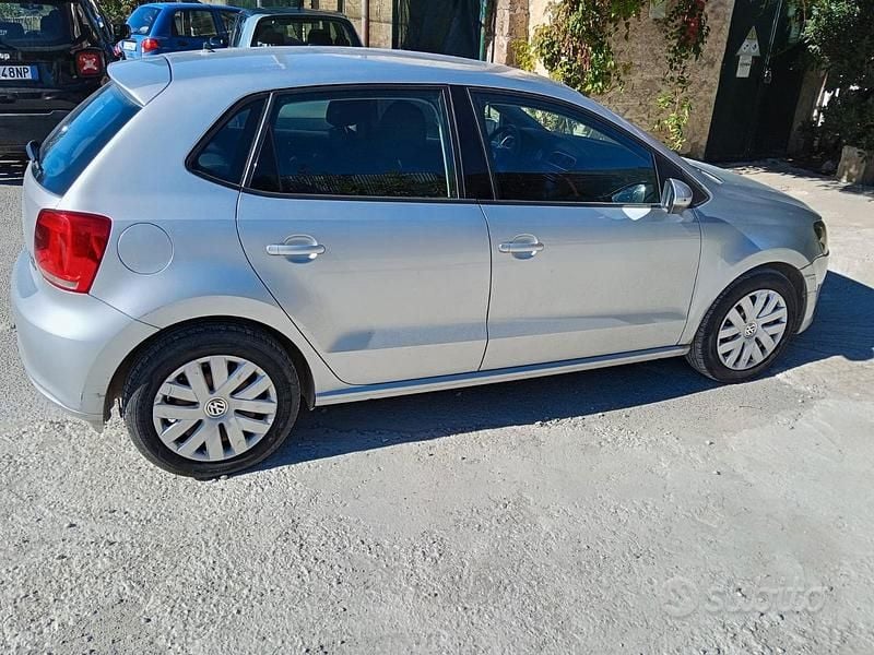 Usata 2011 VW Polo Tre volumi | 3500 € (Super prezzo) - Immagine 1/4