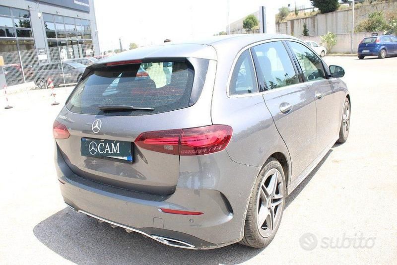 Usata Mercedes B180 AMG Line Premium 116 CV (85 kW) 2024 Grigio Monovolume