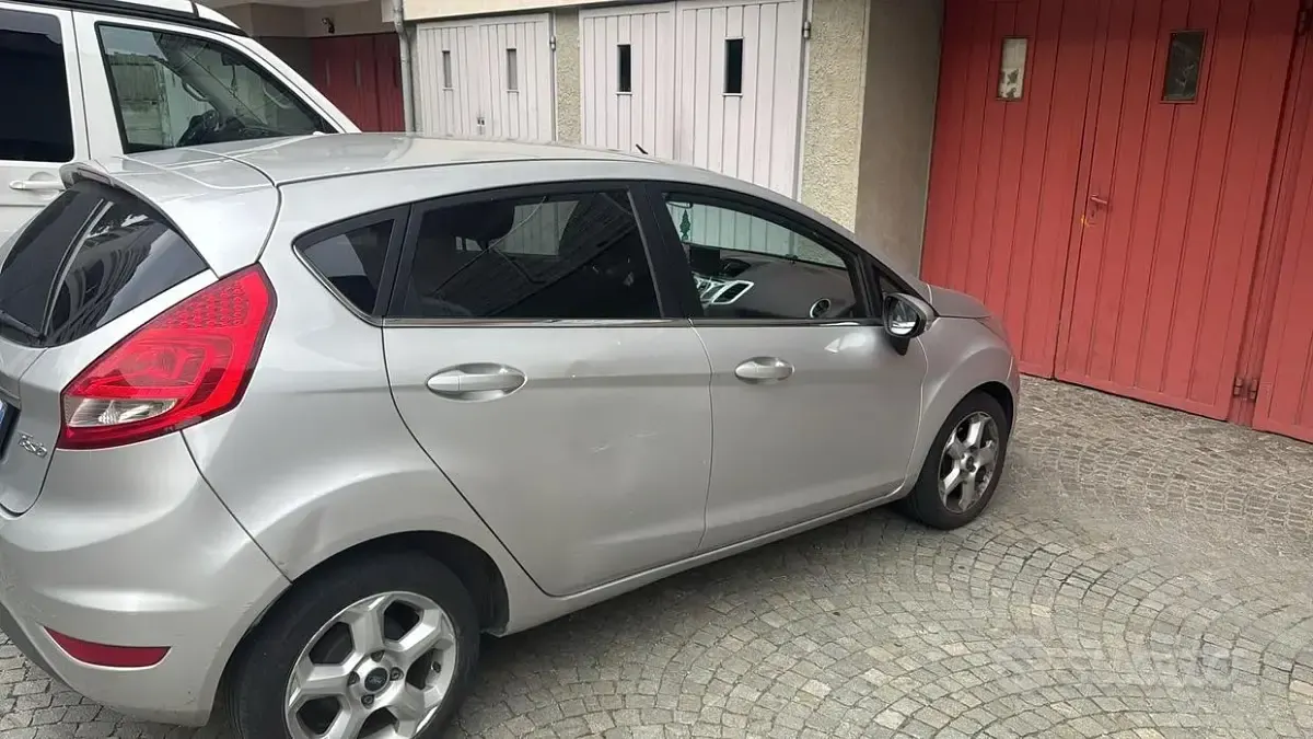 Usata Ford Fiesta 2012 Grigio Utilitaria