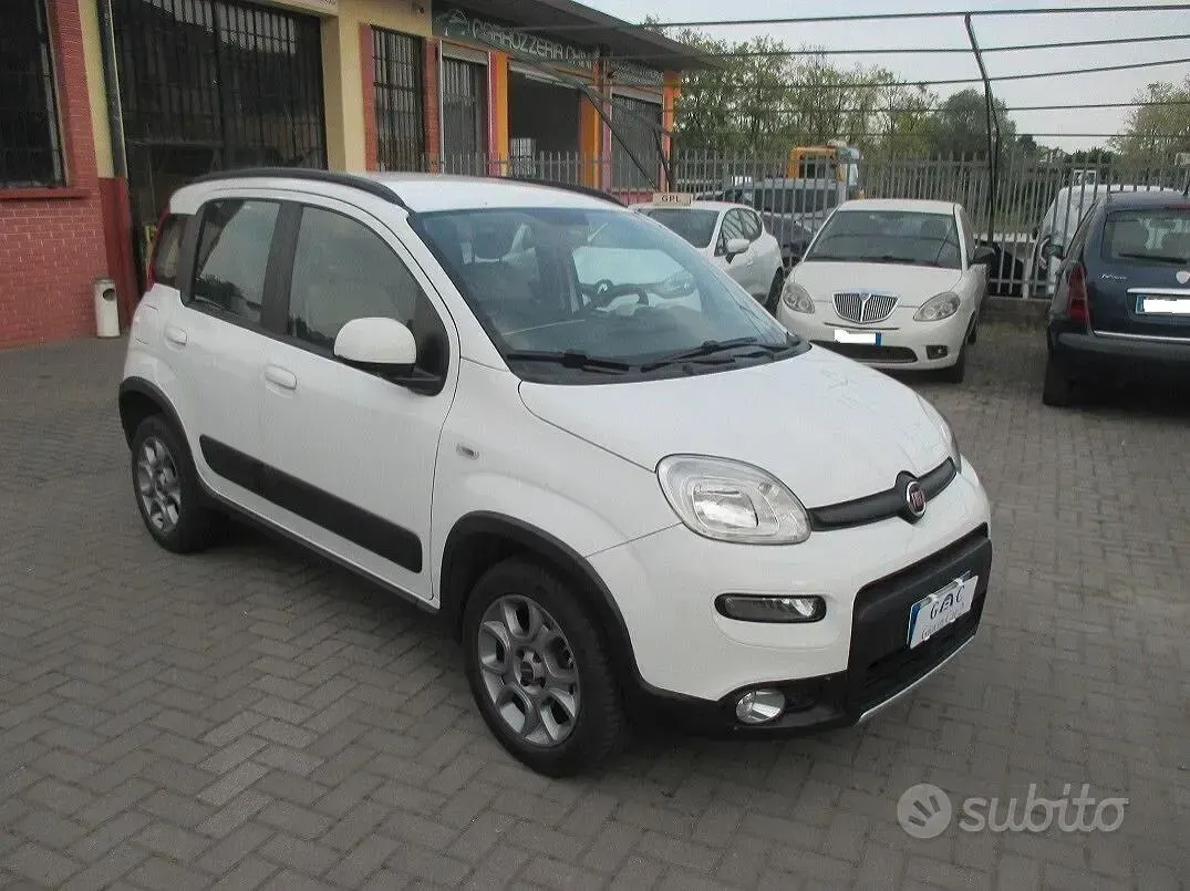 Begagnad Fiat Panda Trekking 86 HK (63 kW) 2014 Vit Halvkombi