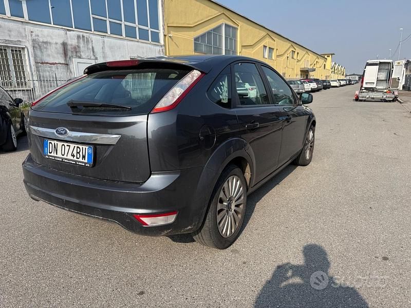 Usata Ford Focus 115 CV (84 kW) 2008 Grigio Berlina