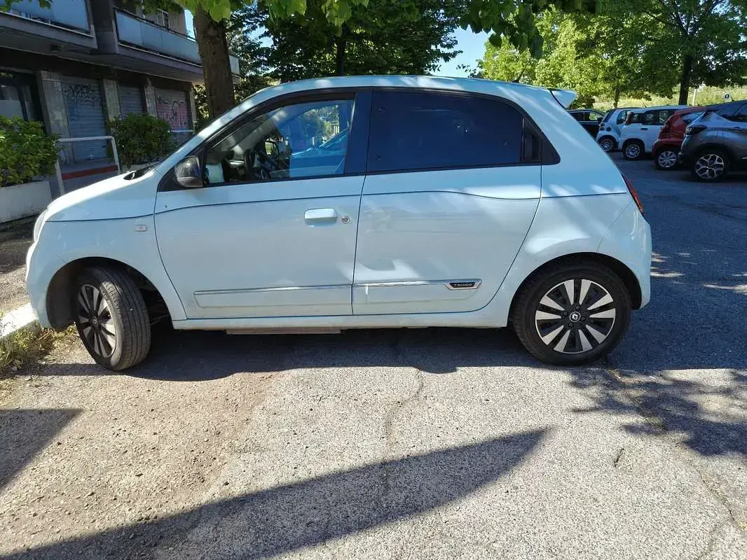 Usata Renault Twingo Urban Night 30 kW (42 CV) 2023 Blu/azzurro Utilitaria