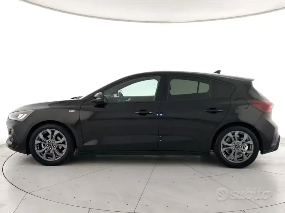 Usata Ford Focus ST-Line 125 CV (91 kW) 2025 Nero met Berlina