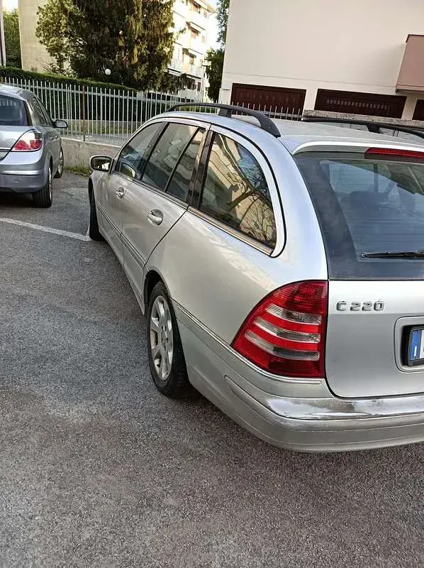 Usata Mercedes C220 Classic 150 CV (110 kW) 2005 Grigio Station wagon