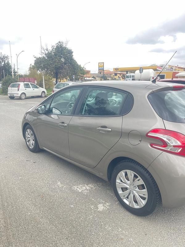 Begagnad Peugeot 208 Active 68 HK (50 kW) 2012 Guld Halvkombi