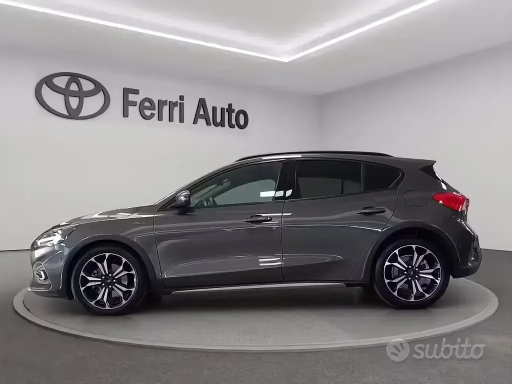 Usata Ford Focus 125 CV (91 kW) 2019 Grigio Berlina