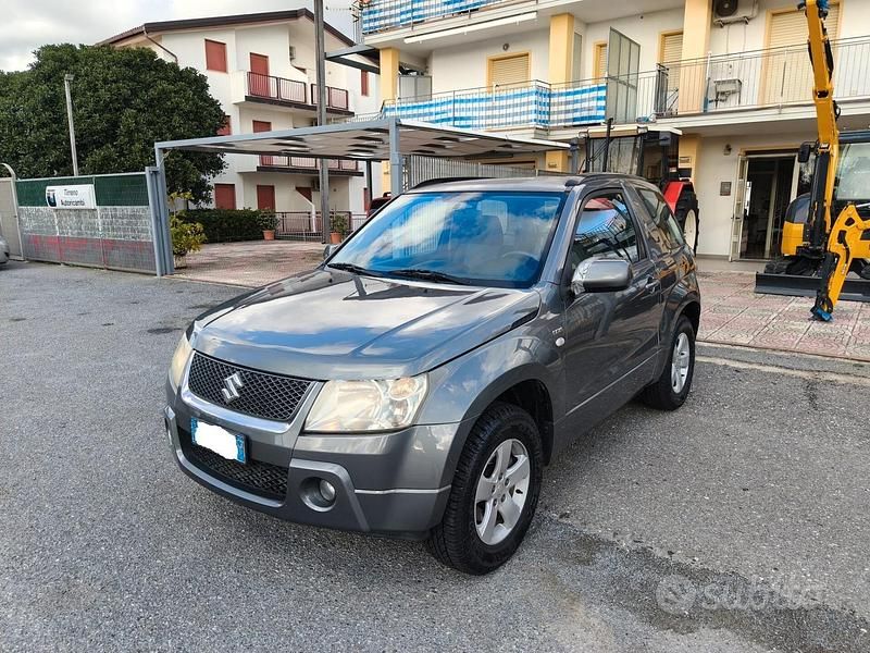 Second-hand Suzuki Grand Vitara 109 CP (80 kW) 2007 Gri SUV
