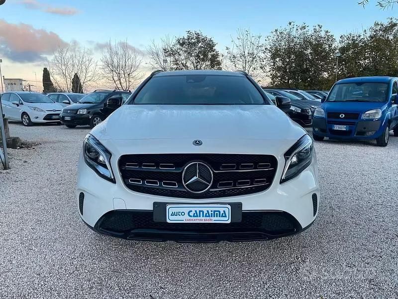 Usata Mercedes GLA180 108 CV (79 kW) 2018 Bianco SUV