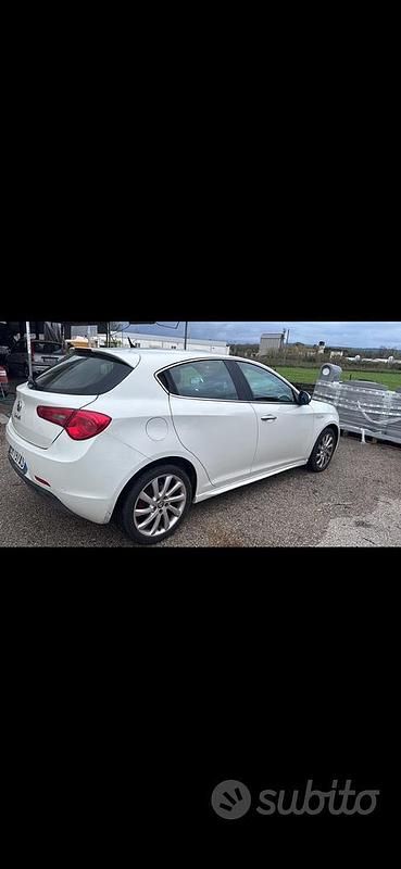 Usata Alfa Romeo Giulietta Progression 105 CV (77 kW) 2011 Bianco Berlina