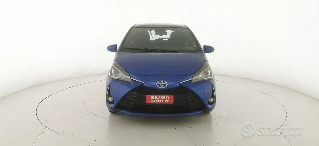 Usata Toyota Yaris Hybrid Style 73 CV (53 kW) 2018 Blu Berlina
