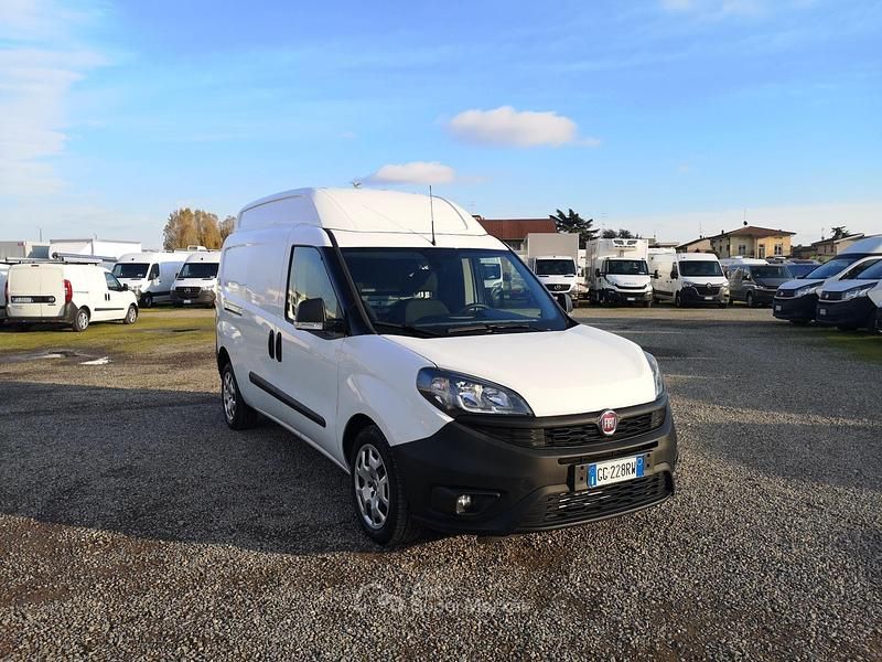 Usata Fiat Doblò Lounge 120 CV (88 kW) 2021 Bianco Monovolume