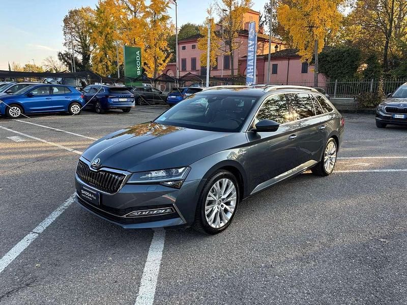 Grigio Usata 2020 Skoda Superb Station wagon | 24.800 € (Buon prezzo) - Immagine 1/4