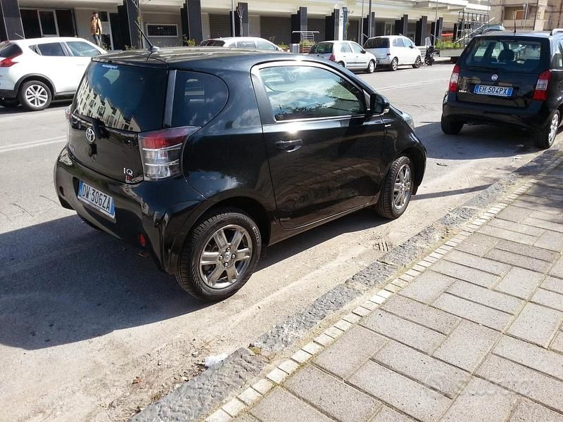 Usata Toyota iQ 98 CV (72 kW) 2009 Nero Utilitaria
