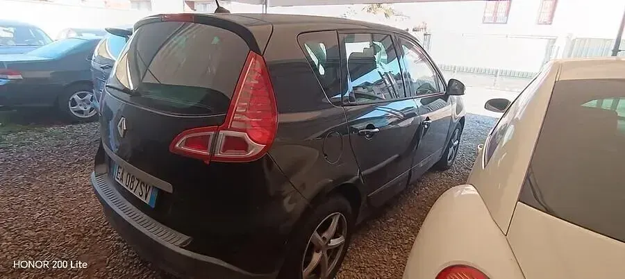 Usata Renault Scénic III 95 CV (69 kW) 2011 Nero Berlina