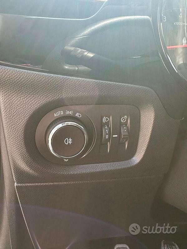 Usata Opel Corsa Elegance 75 CV (55 kW) 2022 Nero Utilitaria