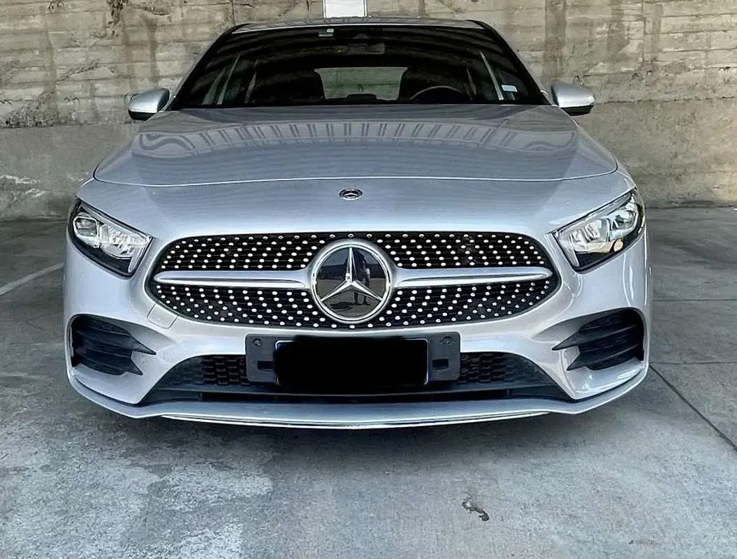 Usata Mercedes A180 AMG line 136 CV (100 kW) 2021 Argento Berlina