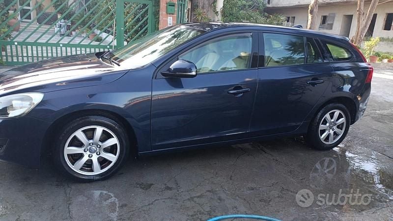 Usata Volvo V60 136 CV (100 kW) 2012 Station wagon