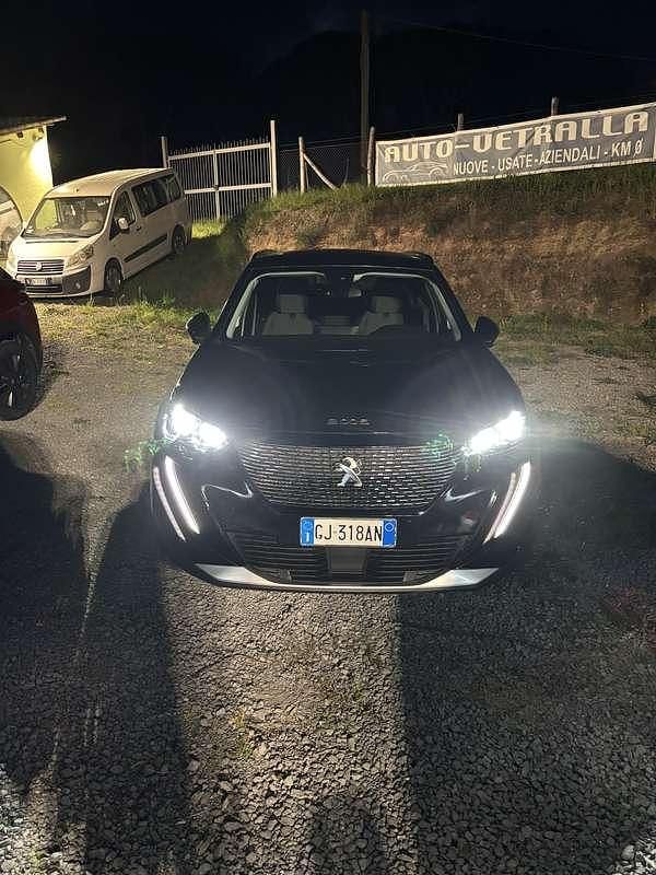 Usata Peugeot 2008 Allure 131 CV (96 kW) 2022 Nero SUV